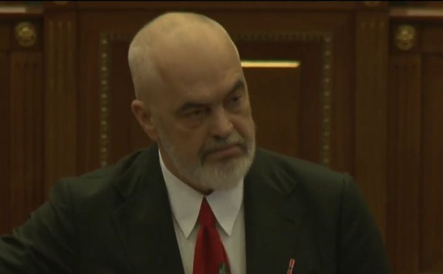 “Jam i prekur…”, Rama zbulon dhuratën që mori nga luftëtari i UÇK-së!