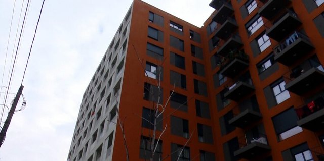 Tritoli në katin e 9-të, banesa ishte marrë me qira nga e afërmja e të “fortit” të Vlorës që i janë organizuar disa atentate
