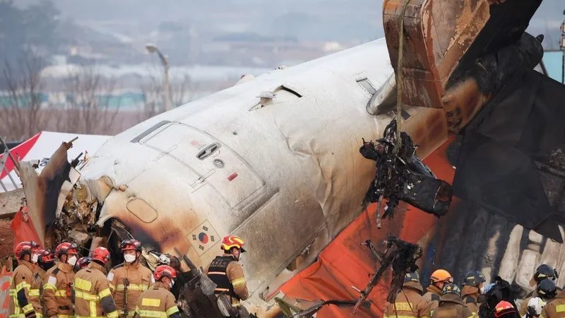 Rrëzimi i avionit në Korenë e Jugut, shkon në 177 numri i të vdekurve, si mbijetuan vetëm 2 persona