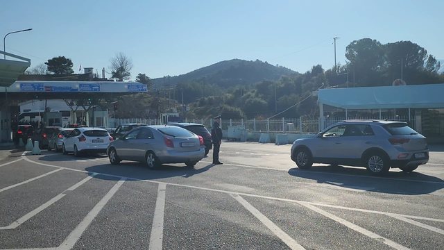 Emigrantët kthehen për festa: Fluks në Kakavijë, 6300 persona hynë brenda një dite