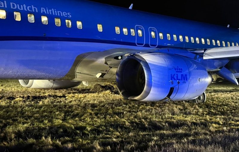 Tjetër incident ajror! Avioni bën uljen e frikshme në Kanada, rrëshqet në pistë dhe merr flakë