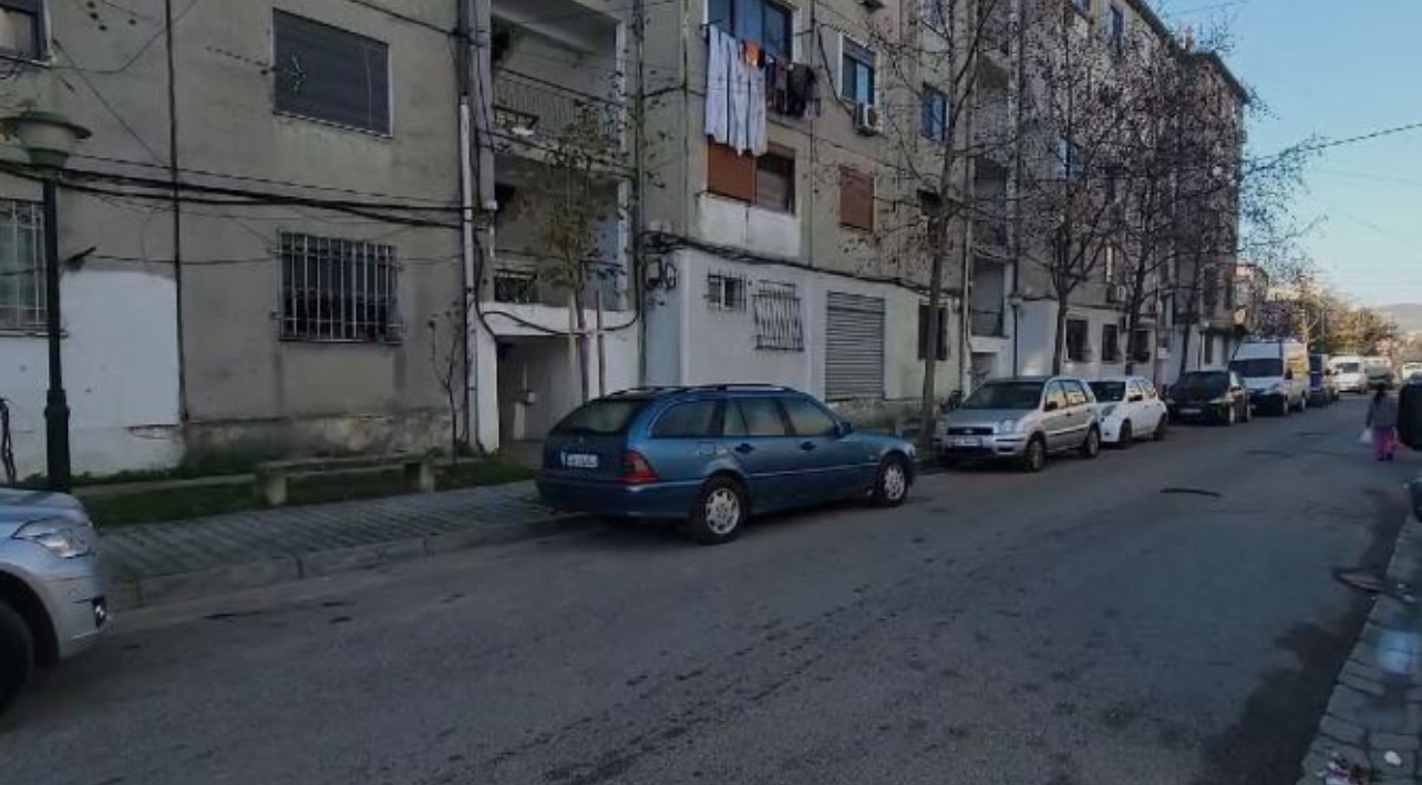Masakroi me thikë dhe çekiç fqinjin e moshuar, arrestohet 39-vjeçari në Durrës
