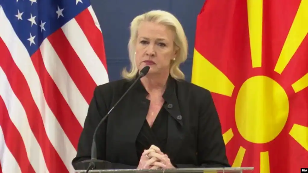Dy zyrtarët shqiptarë në RMV ‘non-grata’ nga DASH, ambasadorja e SHBA në Shkup paralajmëron zgjerimin e ‘listës së zezë’