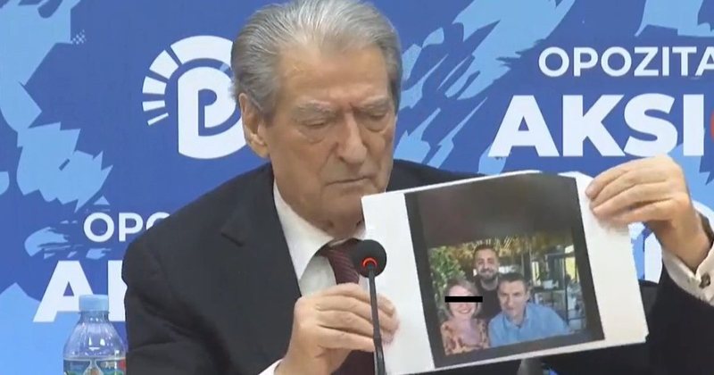 E paprecedentë: Sali Berisha nxjerr “live” fotografinë e gruas së Altin Dumanit, për të shantazhuar kreun e SPAK