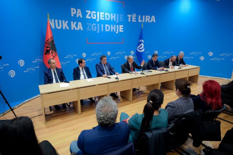 Sali Berisha: Në 23 dhjetor bllokojmë totalisht Tiranën, nga Priska deri në Vorë. Mbarë bota mezi e pret protestën tonë