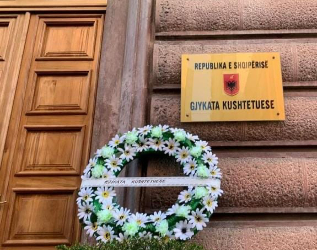 “Kriza e shpikur për Gjykatën Kushtetuese!” Meta: Në zyrat e shtetit qeveriset sipas urdhrave të mafias dhe narkotrafikantëve