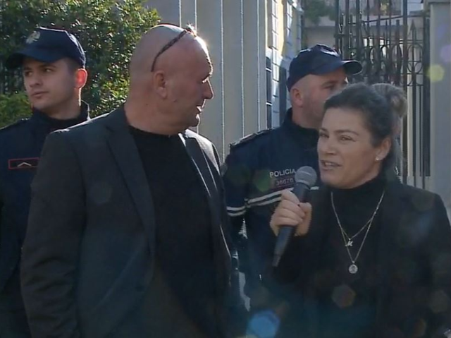 “E rrita me vuajtje, por ma morën”, nëna e Martin Canit mes lotësh në protestë: Zemra ime është e thyer!