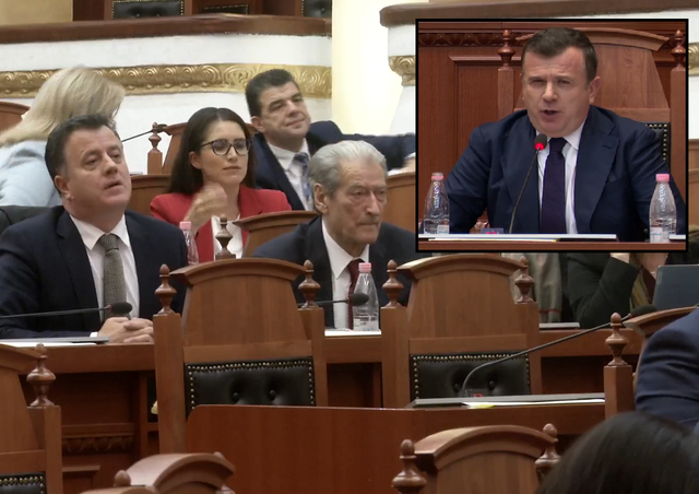 Mbledhja e Kuvendeve në Prishtinë / Balla përplaset me Berishën: “Ju arrestuat Adem Jasharin në Tiranë”! Kreu i PD: Shpifje serbo-shqiptare