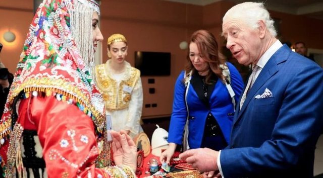 Kush ishin vajzat me veshjet tradicionale shqiptare që mahnitën Mbretin Charles III