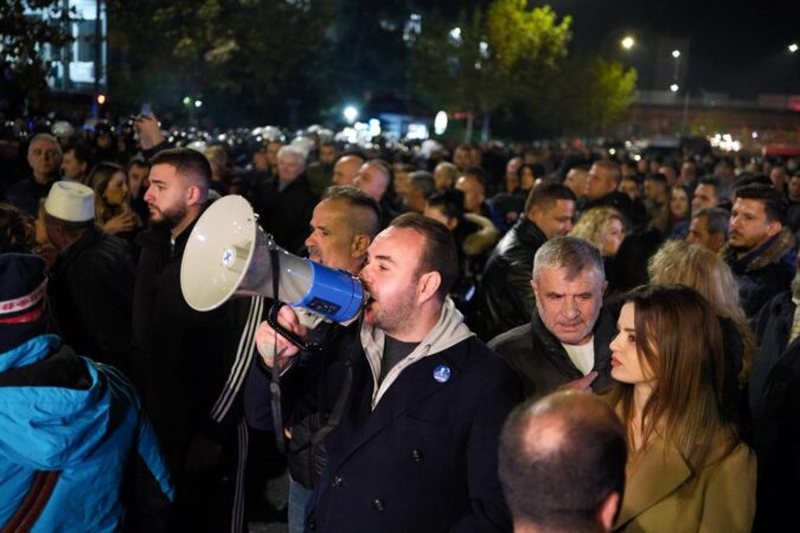 Ironia e gazetarit pranë PD: Duroni se edhe 4 muaj e gjysmë na ndajnë nga fitorja dhe rikthimi i TikTokut