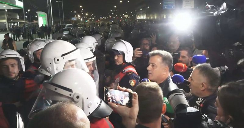 Protestat e opozitës, drejtori i Policisë Rrugore: Bllokimi i rrugëve i paligjshëm, policia nuk mund të tërhiqet sepse…