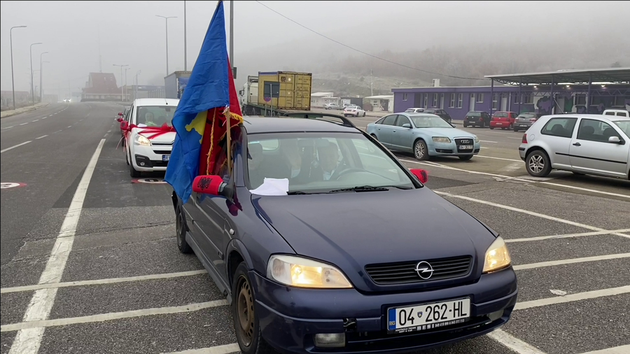 Fluks i lartë lëvizjeje në kufirin Shqipëri-Kosovë, autoritetet kanë shtuar sportelet