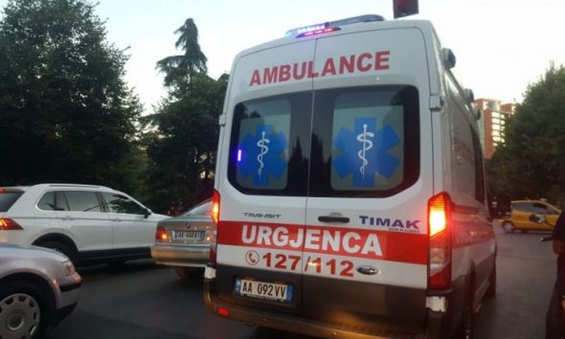 Aksident i rëndë në Cërrik, makina përplas për vdekje një të moshuar
