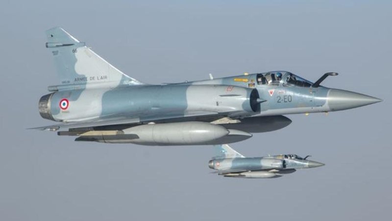 ‘Mirazh 2000’ – Franca i dërgon Ukrainës bombarduesit e frikshëm