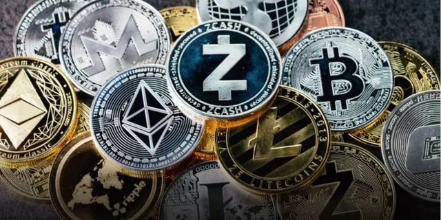 Bitcoin deri 250 mijë dollarë? Çfarë parashikojnë investitorët se do të ndodhë me kriptomonedhën gjatë 2025-ës