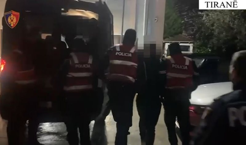 Grabitën një pikë karburanti, dhunuan një person dhe qëlluan me armë, arrestohen dy vëllezërit nga Kruja