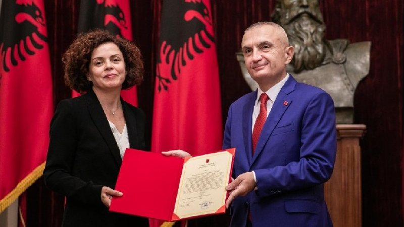 Shantazhi publik, Marsida Xhaferllari dorëhiqet nga trupa gjykuese për Berishën dhe dhëndrin e tij