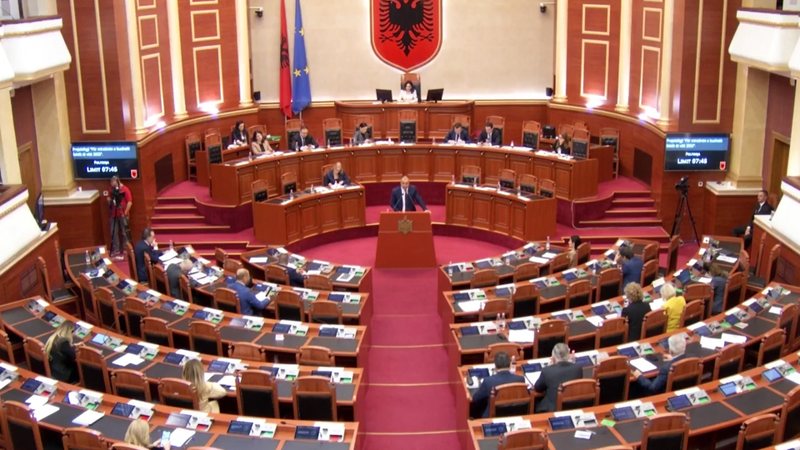 Sa herë deputetët e PSD dhe PDIU kanë bashkuar votat me PS? Kuvendi i kthen përgjigje KQZ-së