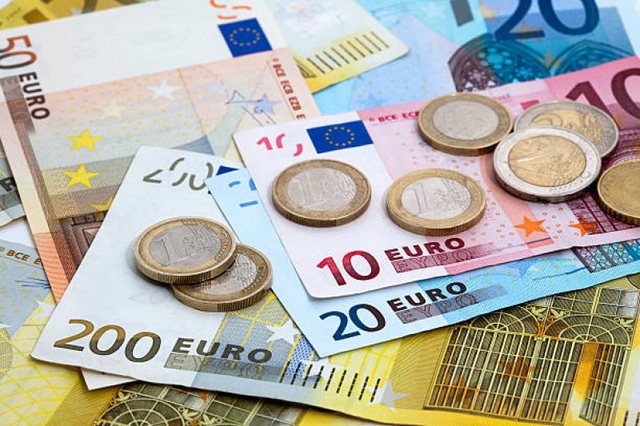 FMN paralajmëron: Rivlerësimi i Euros, rrezik i lartë për ekonominë