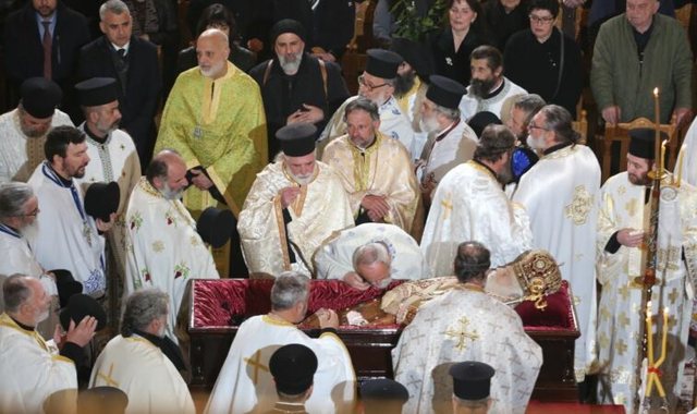 Mbahet sot dita e dytë e homazheve në nder të Kryepeshkopit Anastas, nesër ceremonia mortore