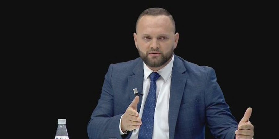 Nisma e Berishës për njohjen e vetëm dy gjinive, shpërthen Valteri: Nuk di ç’thotë ky palaço, ligji njeh vetëm 2 gjini!