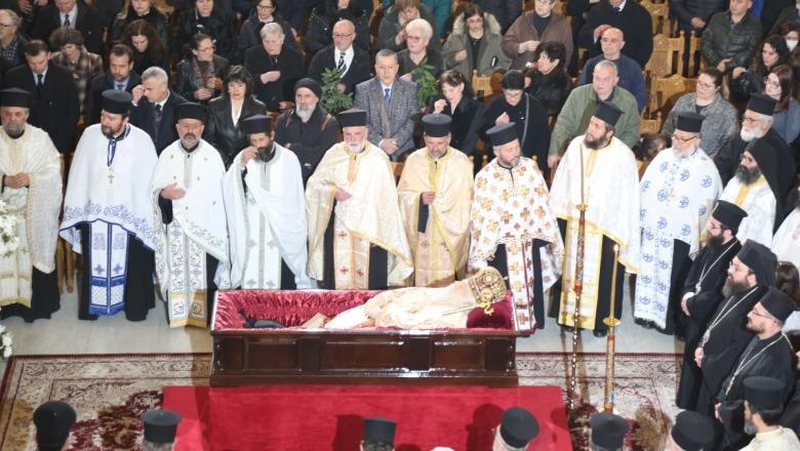 “Ngjallja e Krishtit” : Ceremonia e lamtumirës për Kryepeshkopin Anastas