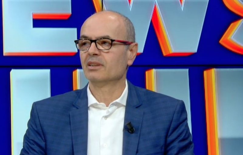 Petro Koçi ironizon nismën e Berishës për njohjen e vetëm dy gjinive: Nuk e di gjininë e tij politike! Nëse do ishte politikan i ndershëm, nuk do vriste në 21 Janar