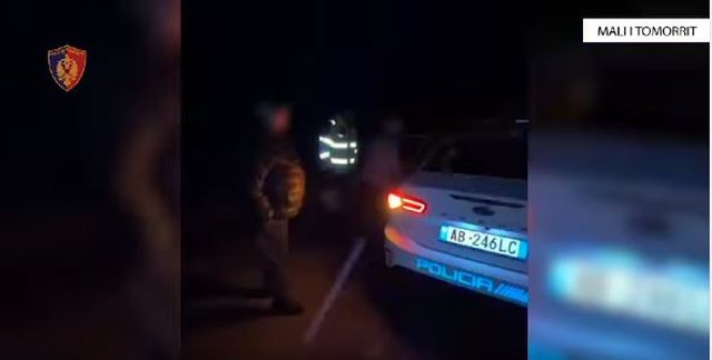 Familja me 5 anëtarë ngec në malin e Tomorit nga moti i keq, shpëtohen nga ndërhyrja e policisë