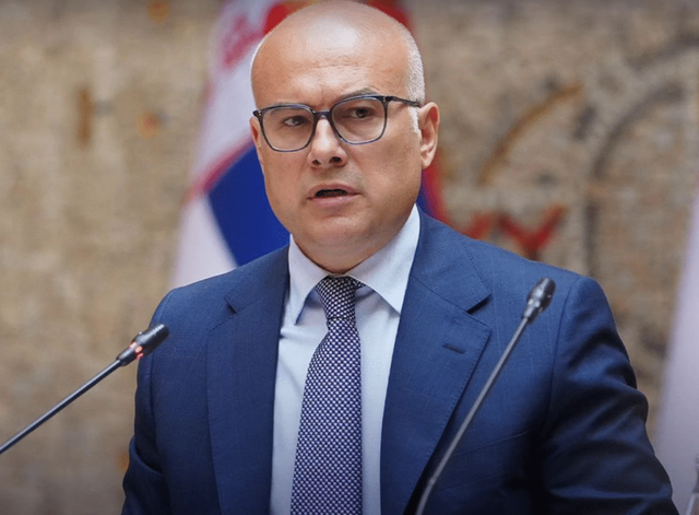 Protestat e studentëve / Jep dorëheqjen kryeministri i Serbisë, Milos Vuçeviç