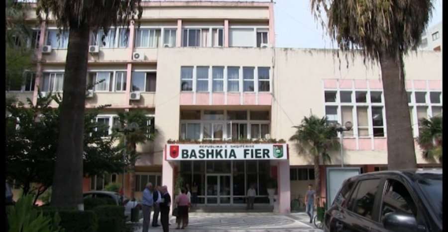 Bashkia Fier tender me sfond elektoral, festë me emigrantët fierakë në Greqi!