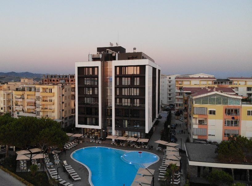 Hotel Supreme në Qerret, pasuri e grupit Çopja? Kush është Manjola Hysenaj që pastron paratë e pista dhe shiti aksionet para se të vepronte SPAK-u