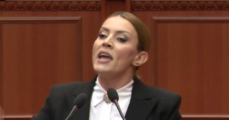 Blerina Gjylameti ia kujton Berishës: Nuk më mban mend, por kam qenë vajzë e vogël kur më shkarkove nënën e babain nga puna