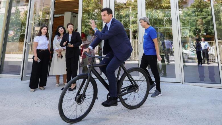 Veliaj: Dado më ka ndaluar çdo takim! Më kërkon llogari për një makinë që bleu vjehrri para se të ndërronte jetë! Unë kam lëvizur me biçikletë, jo Range të kuq si ‘Ols kingu’