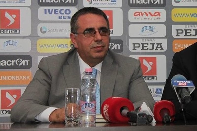 Erion Braçe: Thoma Gëllçi u arrestua me urdhër të një oligarku, që donte të grabiste RTSH-në. Vajtën e morën në fshat me një makinë që s’kishte as naftë, unë heshta atëhere