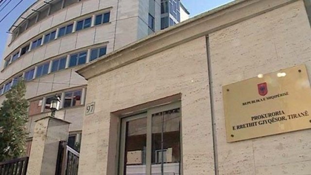 Merrnin 50-500 euro për kalimin e emigrantëve të paligjshëm drejt BE përmes Rinasit, dërgohen në gjyq 8 policët dhe pronari i agjencisë turistike!