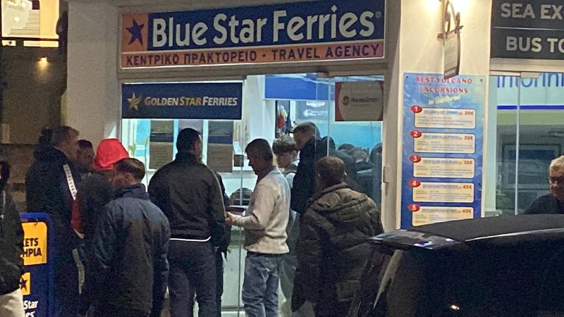 Pasiguri dhe panik në Santorini, banorët largohen nga frika e tërmeteve
