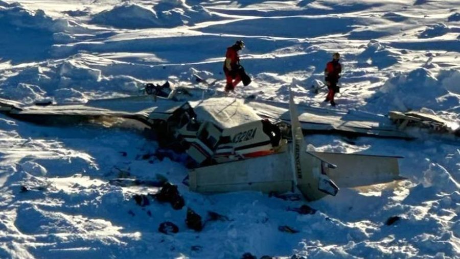 Rrëzohet avioni në Alaska, humbin jetën 10 persona