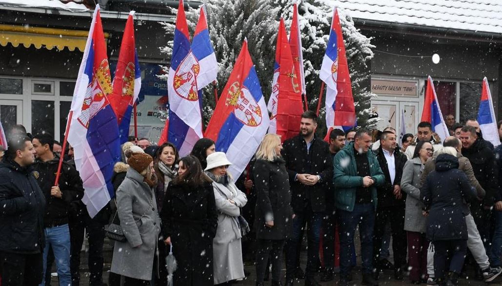 Zgjedhjet në Kosovë, nën hijen e protestave në Beograd; sa ndikim do të ketë në komunitetin serb