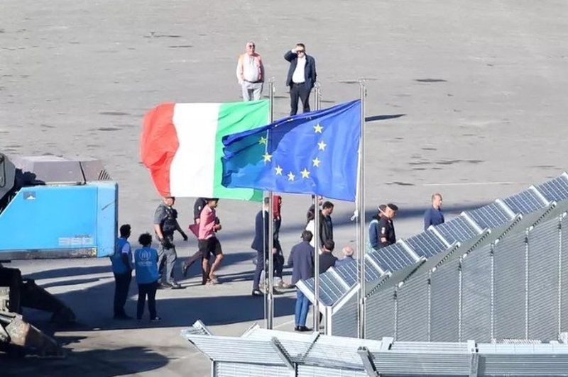 Italia kërkon ndryshimin e marrëveshjes për emigrantët: Kompetencat t’i kalojnë Tiranës