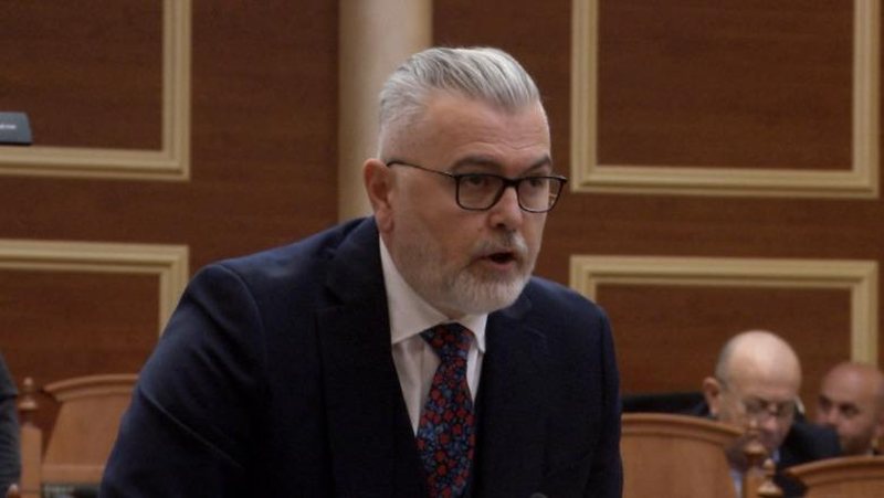 Tensione në Kuvend/ Gogu – opozitës: Ju keni hallin e Primareve, ndaj prishni seancën! Jeni familja e dhunës që digjni gjithçka dhe shantazhoni