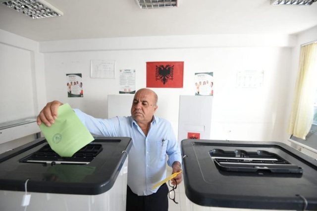 Përfaqësuesja e PS në KQZ: Jo votim me dokumente të huaja. Platforma njeh vetëm dokumentet shqiptare