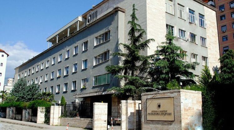 Prokuroria e Gjirokastrës sekuestron pasuritë e të dyshuarit për përfshirje në trafik droge. Toka , biznese dhe automjete