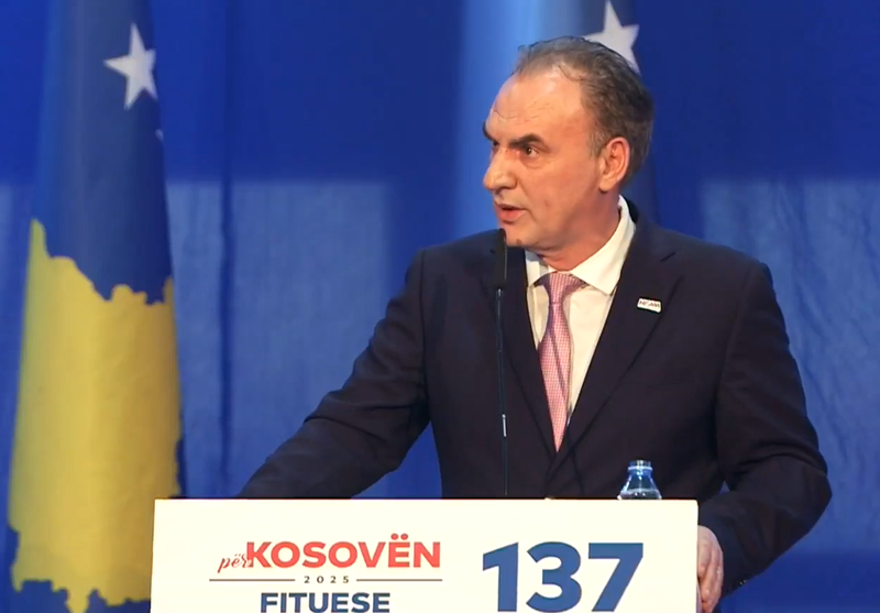 Limaj flet për mundësinë e koalicionit me LVV-në: Me AAK-në jemi parti të ndara, Kosova ka nevojë urgjente për një qeverisje stabile