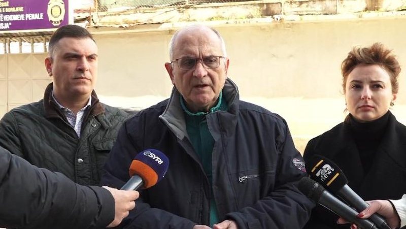 Përfaqësuesit e PL shkojnë të takojnë Metën tek 313-ta, por u refuzohet takimi! Vasili i revoltuar: Pritëm 1 orë e gjysmë në oborr
