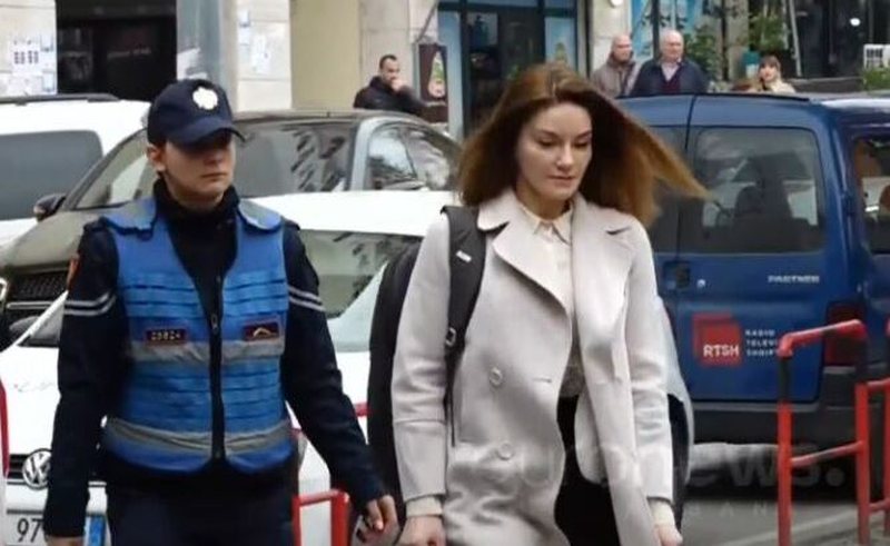 ‘Harabeli grabitqar?’, Ajola Xoxa tjetër reagim për akuzat e SPAK: Është OJF! Nuk ka marrë kurrë fonde nga Bashkia