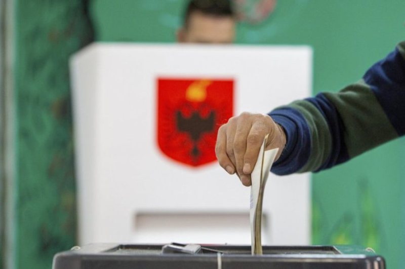 Zgjedhjet e 11 majit – Regjistrohen 26 parti politike, Basha e Alibeaj ende pa kërkesë