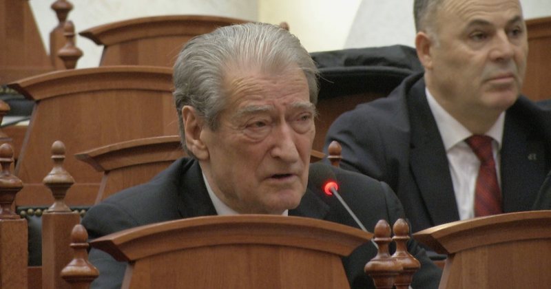 Berisha në Kuvend: Të miratojmë me urgjencë para zgjedhjeve ligjin për “desorizimin”