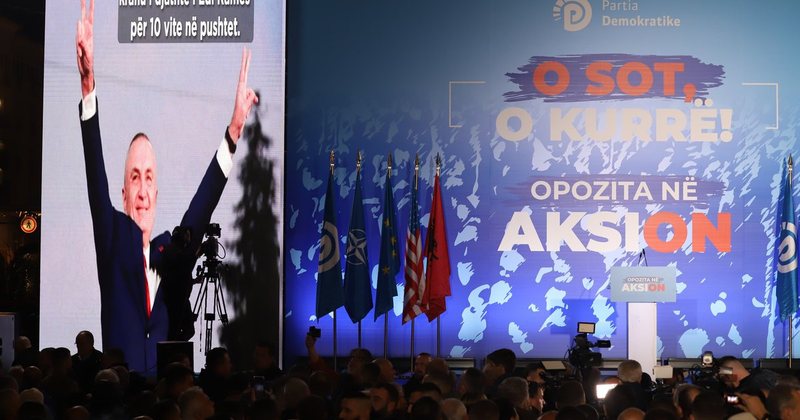 Ilir Meta iu flet protestuesve nga burgu: Dëshmia e Arben Ahmetajt është historike