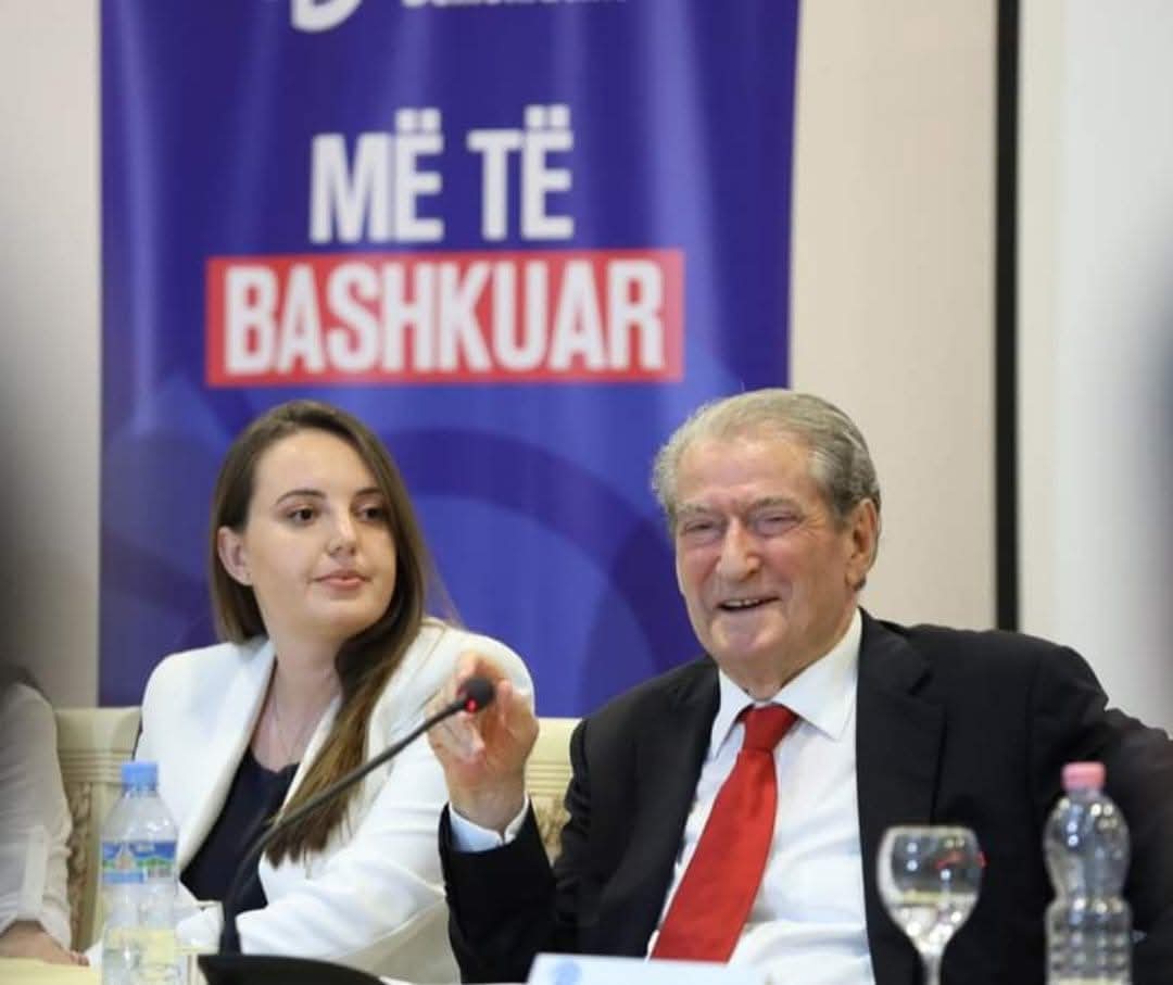 Noka-Berisha futën në listë përfaqësuesen e Çapjave, punonjëse e burrit të Alketa Vejsiut, Alesia Balliu denoncon pazaret