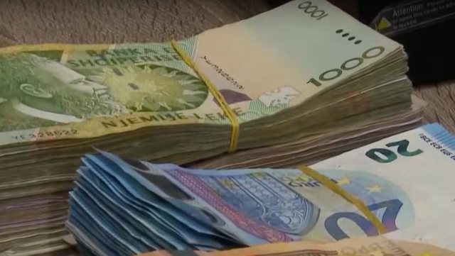 Shqipëria renditet me nivelin më të ulët të pagave në rajon, kategoria më e madhe e të punësuarve kanë paga bruto 60-95 mijë lekë në muaj